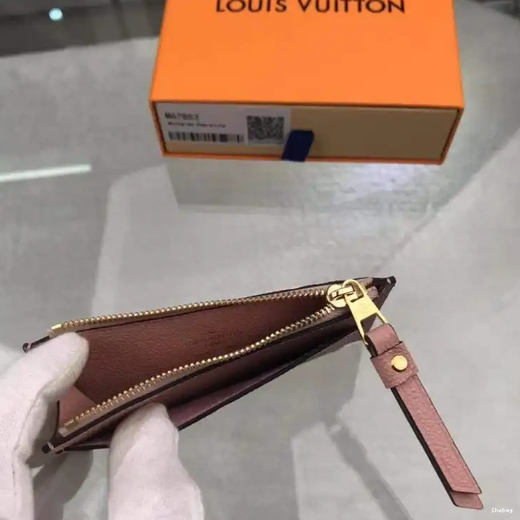 LV 19B570070 Bags 0524